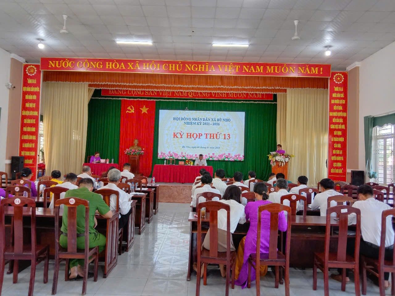 Toàn cảnh kỳ họp