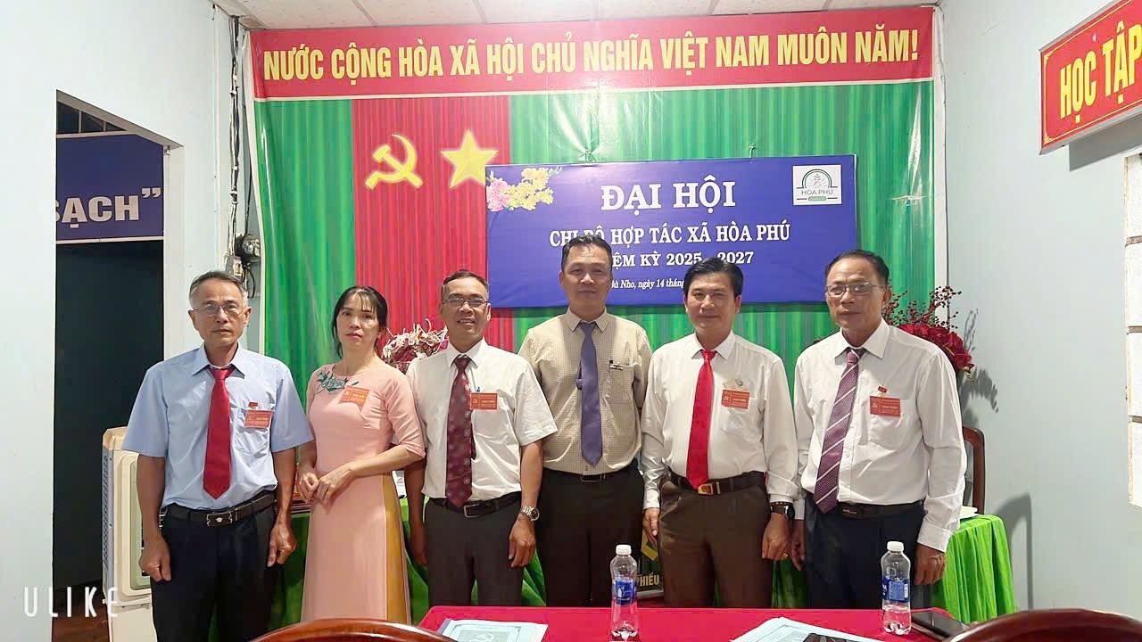 Các đảng viên trong chi bộ